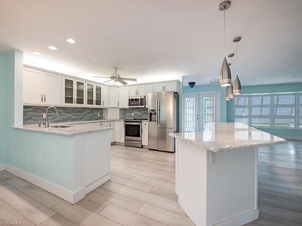 1486 13th Ave N, Naples, FL 34102-7