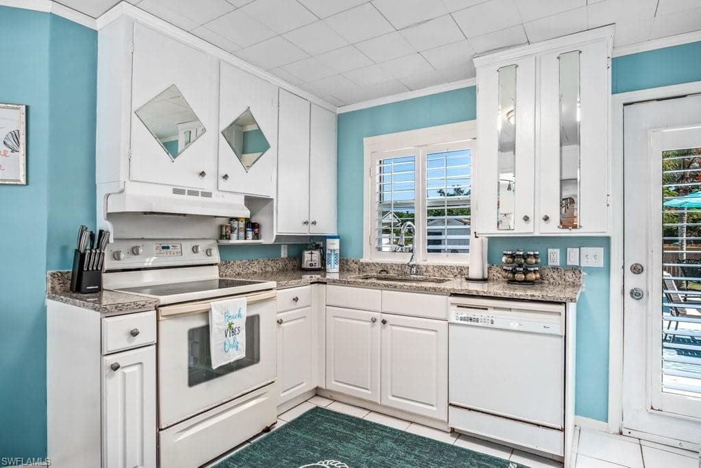 1012 Ridge St, Naples, FL 34103-13