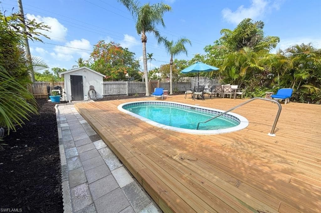 1012 Ridge St, Naples, FL 34103-25