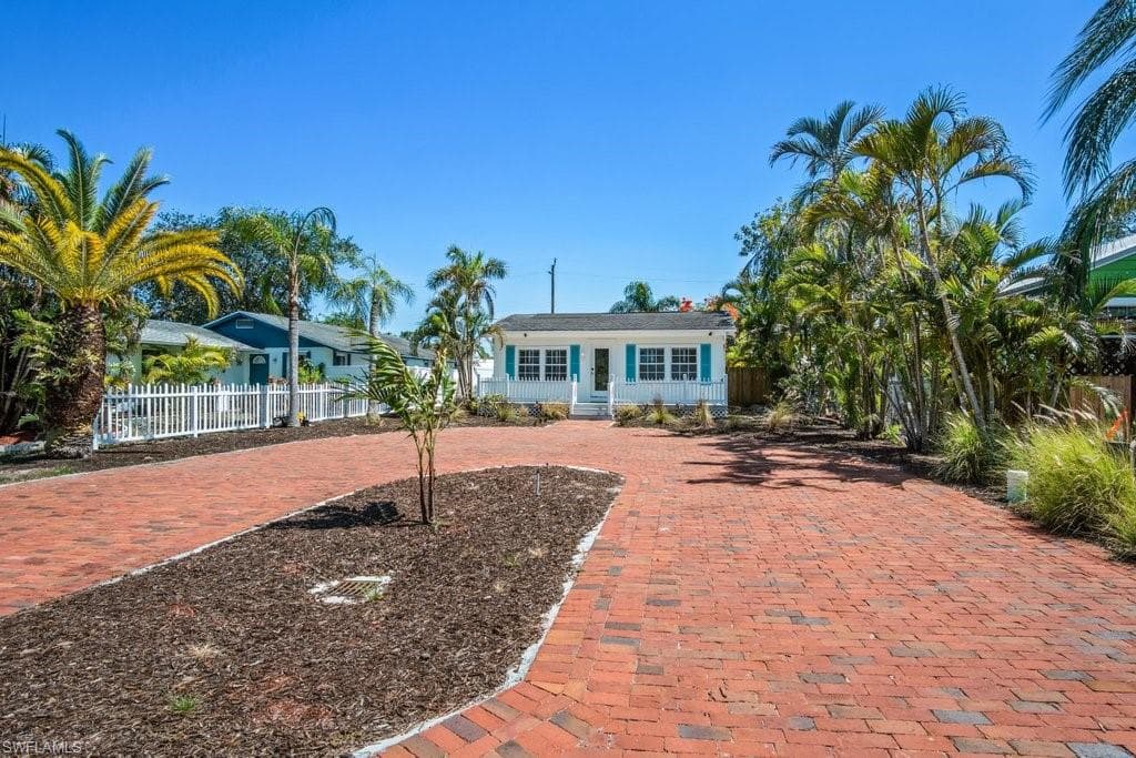 1012 Ridge St, Naples, FL 34103-34