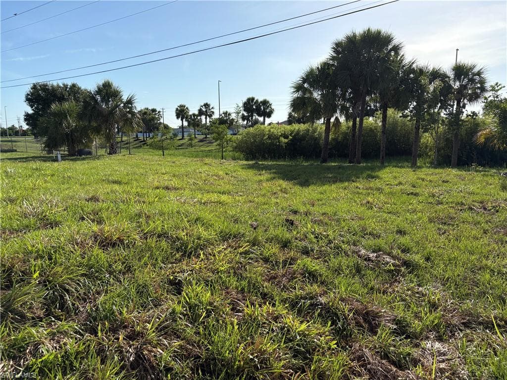 306 10th Ter, Cape Coral, FL 33909-4