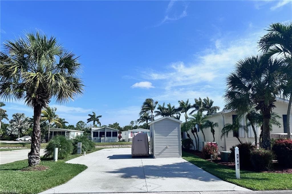 1254 Silver Lakes Blvd, Naples, FL 34114-3