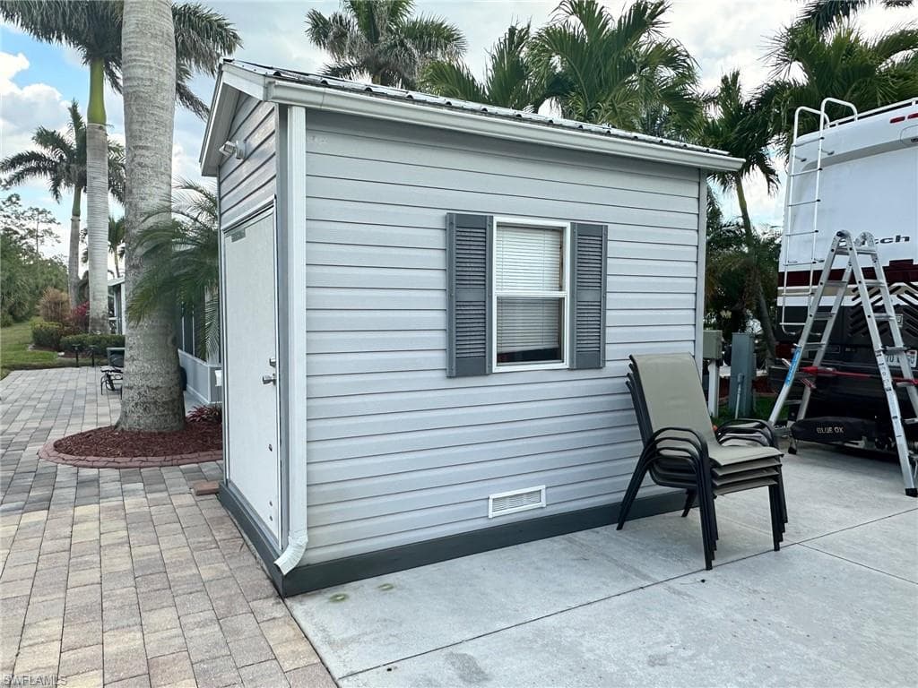 1232 Diamond Lake Cir, Naples, FL 34114-9