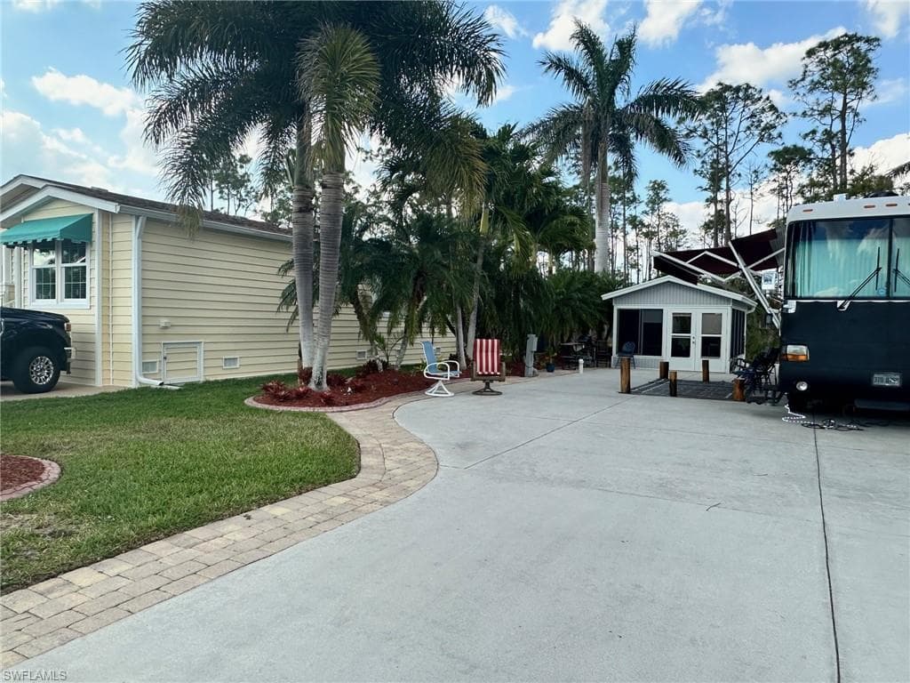 1232 Diamond Lake Cir, Naples, FL 34114-4