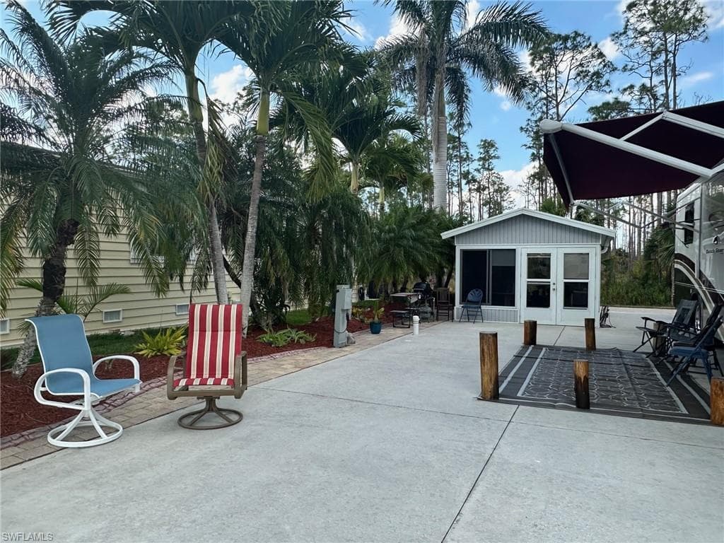 1232 Diamond Lake Cir, Naples, FL 34114-6