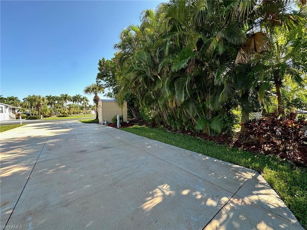 1313 Nickel Lake Pt, Naples, FL 34114-9