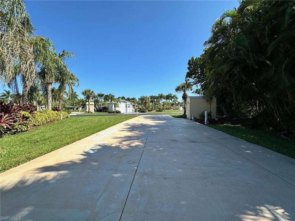 1313 Nickel Lake Pt, Naples, FL 34114-10