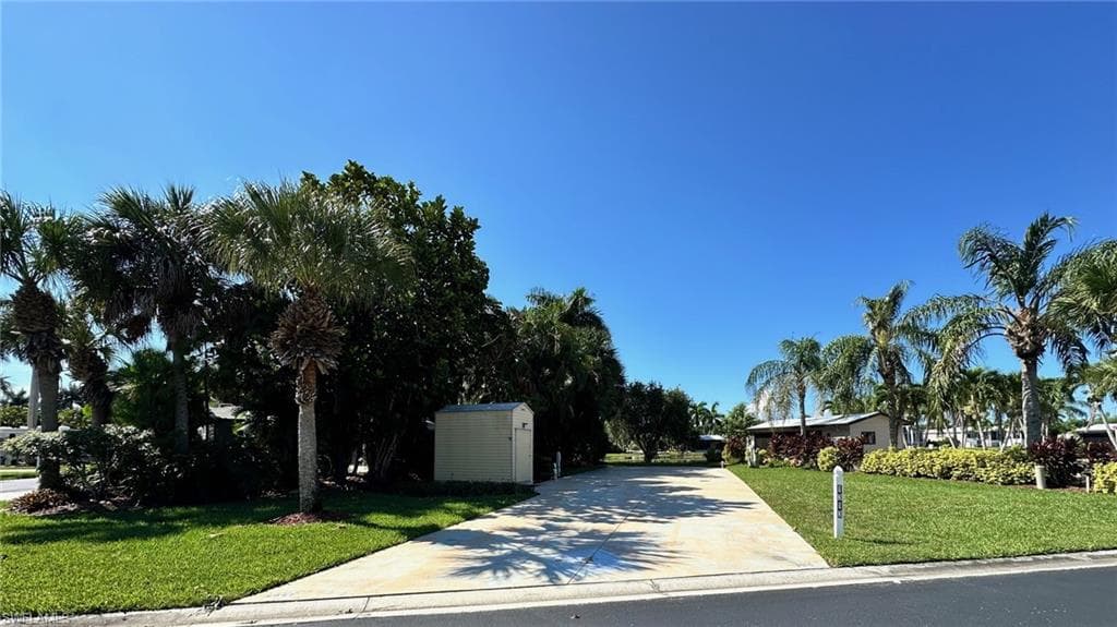 1313 Nickel Lake Pt, Naples, FL 34114-2