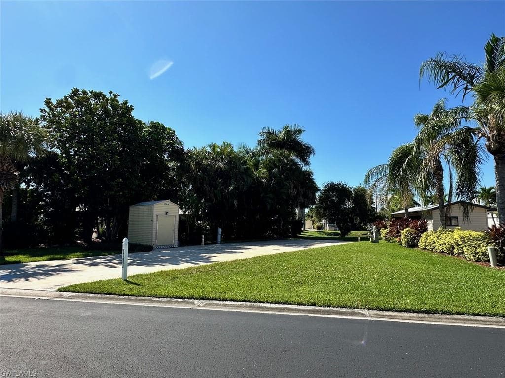 1313 Nickel Lake Pt, Naples, FL 34114-3