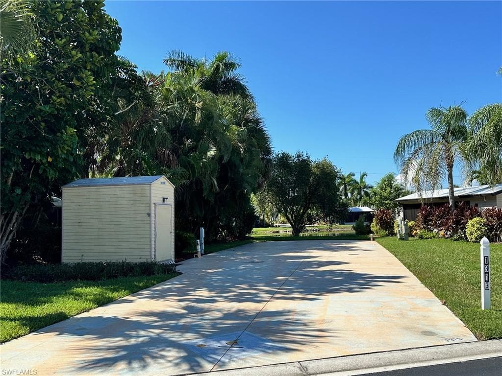 1313 Nickel Lake Pt, Naples, FL 34114-5