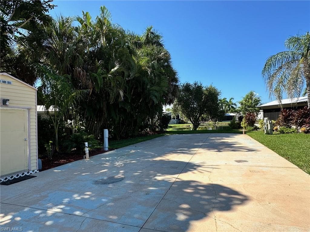 1313 Nickel Lake Pt, Naples, FL 34114-6
