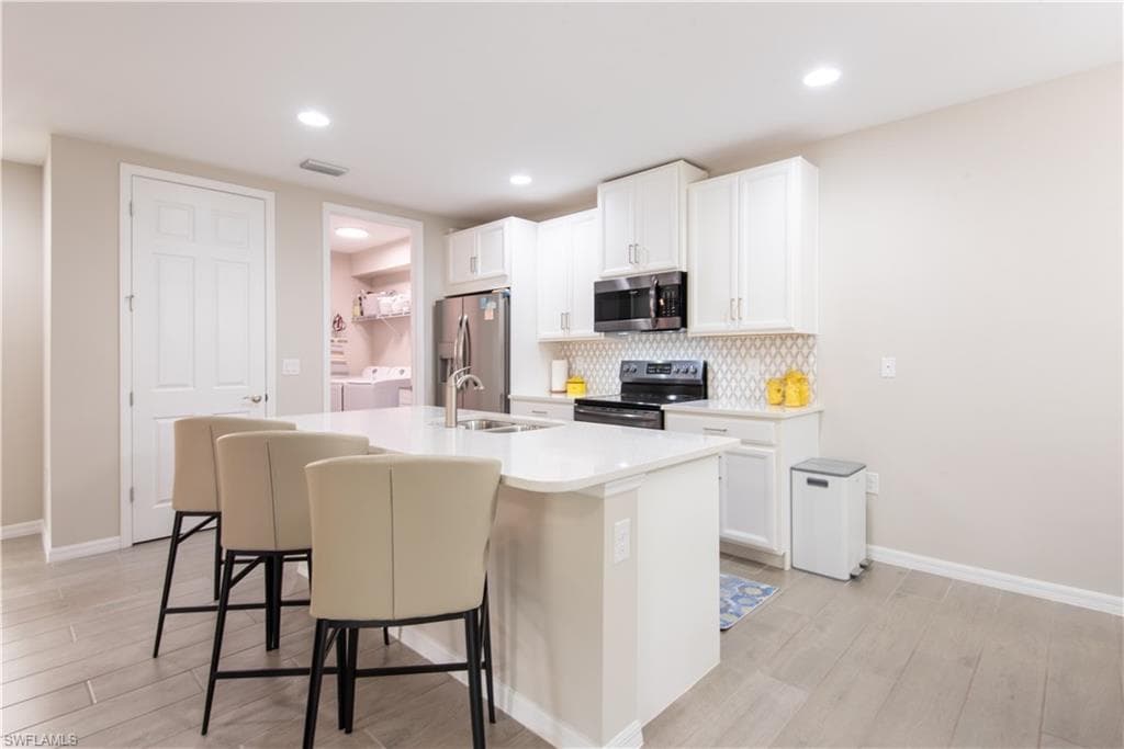 14727 Edgewater Cir, Naples, FL 34114-9