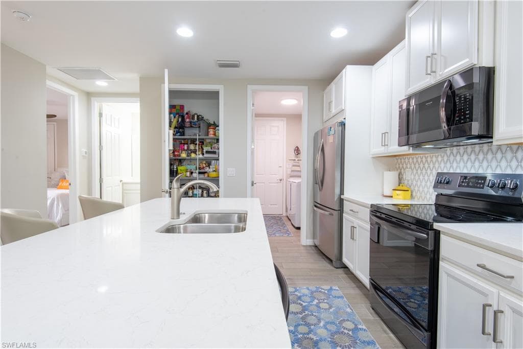 14727 Edgewater Cir, Naples, FL 34114-12