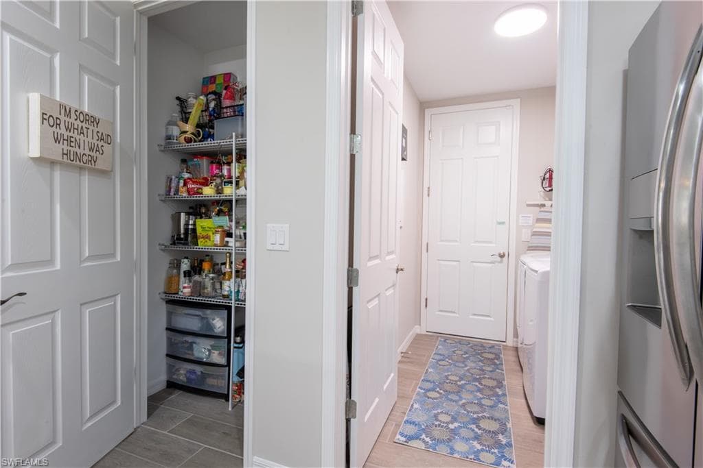 14727 Edgewater Cir, Naples, FL 34114-13