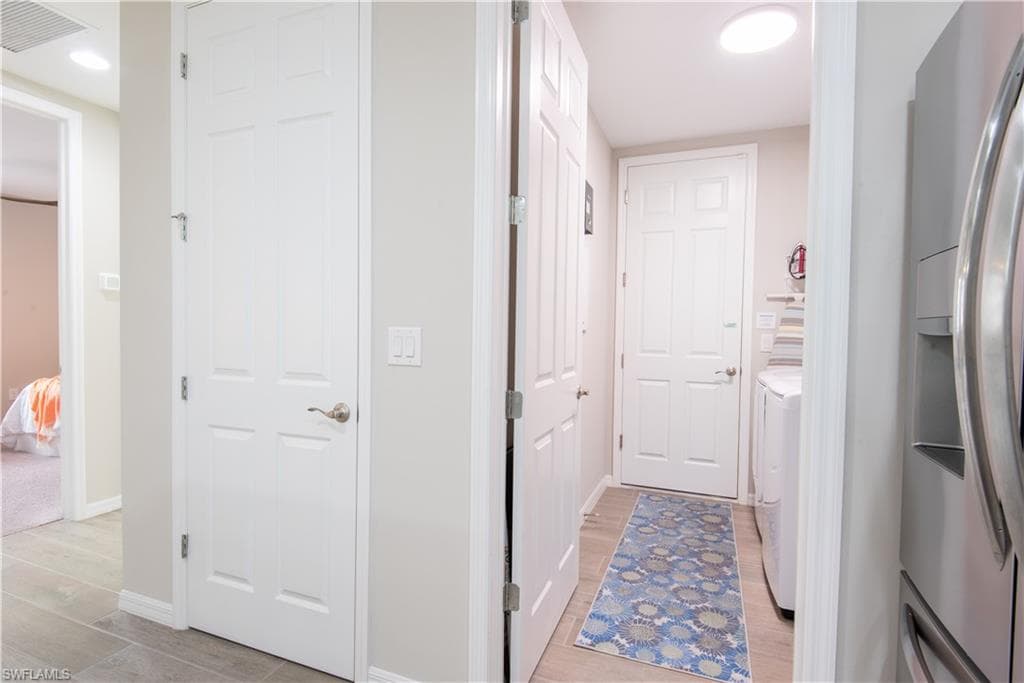 14727 Edgewater Cir, Naples, FL 34114-14