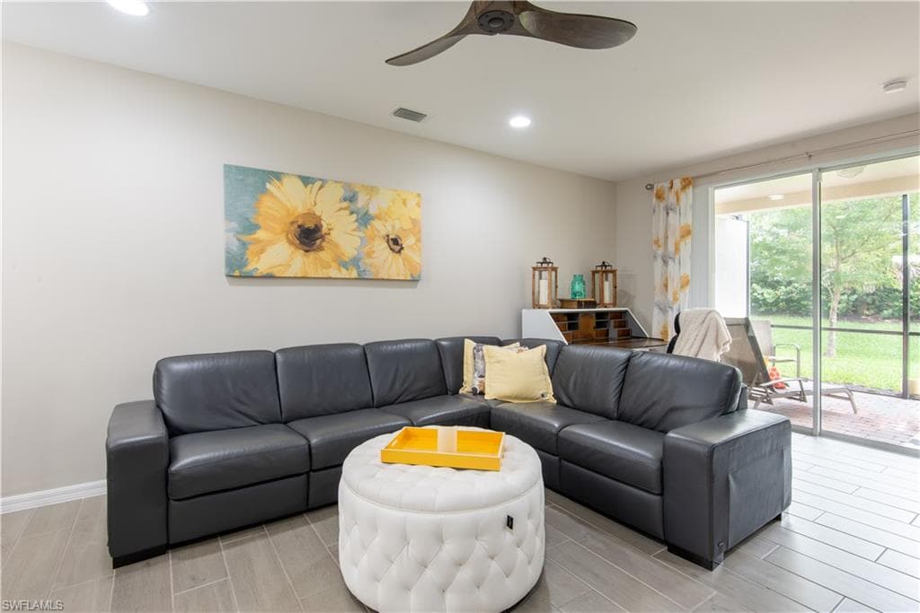14727 Edgewater Cir, Naples, FL 34114-26