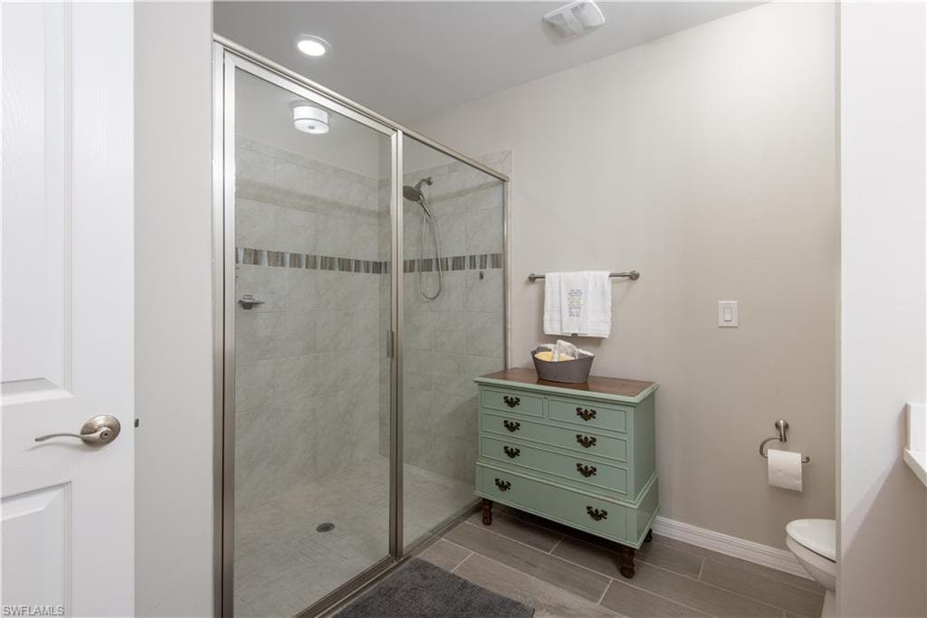 14727 Edgewater Cir, Naples, FL 34114-34