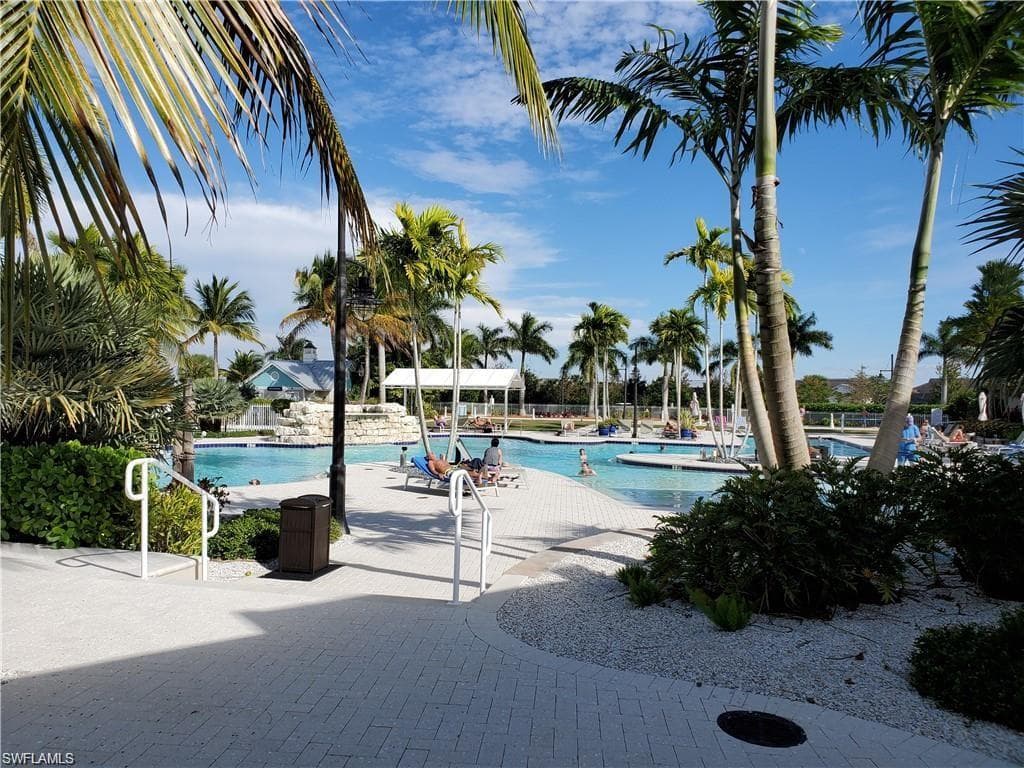 14727 Edgewater Cir, Naples, FL 34114-45
