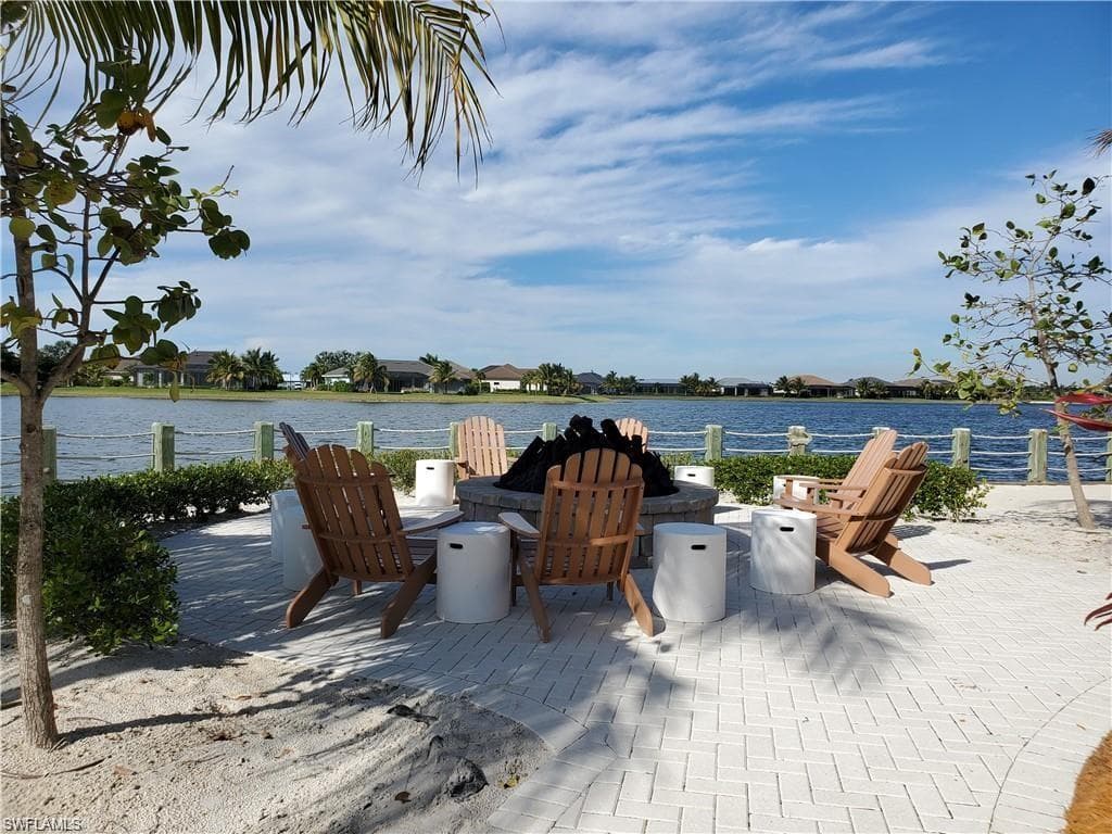 14727 Edgewater Cir, Naples, FL 34114-46