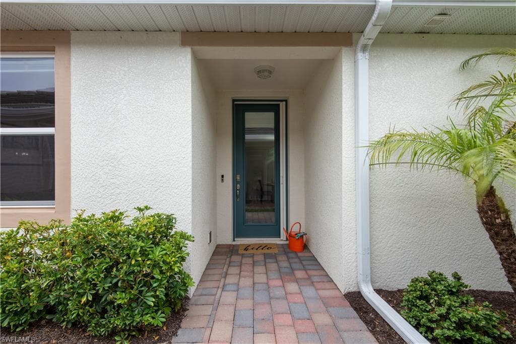 14727 Edgewater Cir, Naples, FL 34114-7