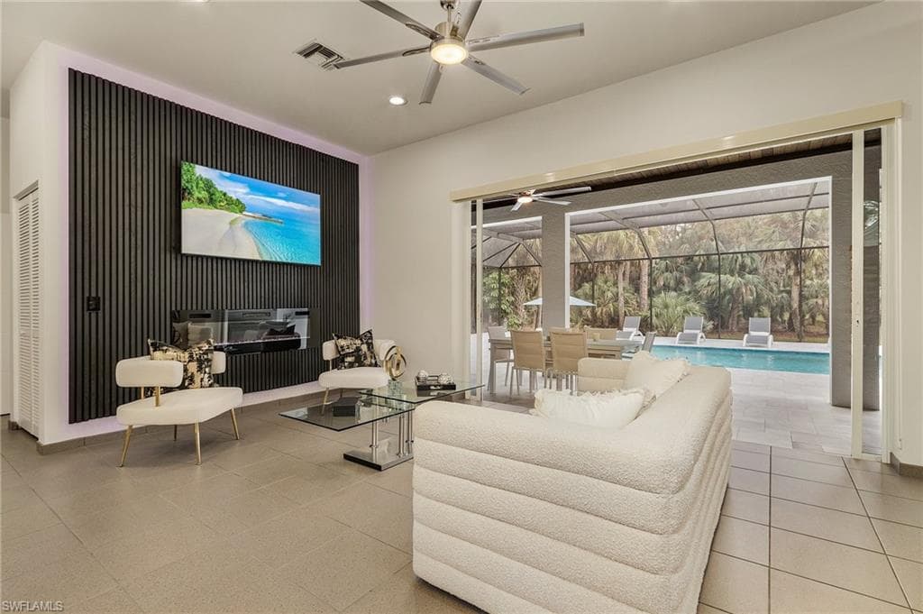 364 Logan Blvd S, Naples, FL 34119-10