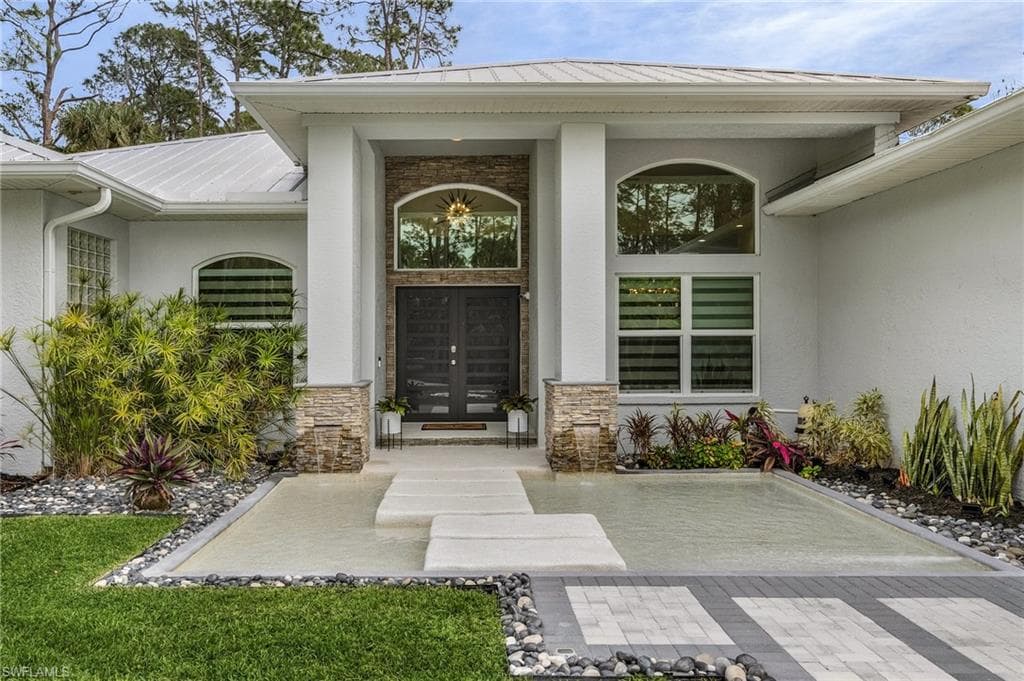 364 Logan Blvd S, Naples, FL 34119-5
