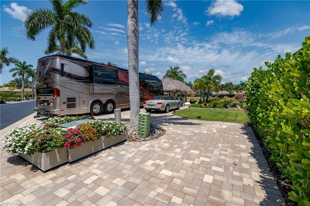 13464 Snook Cir, Naples, FL 34114-31