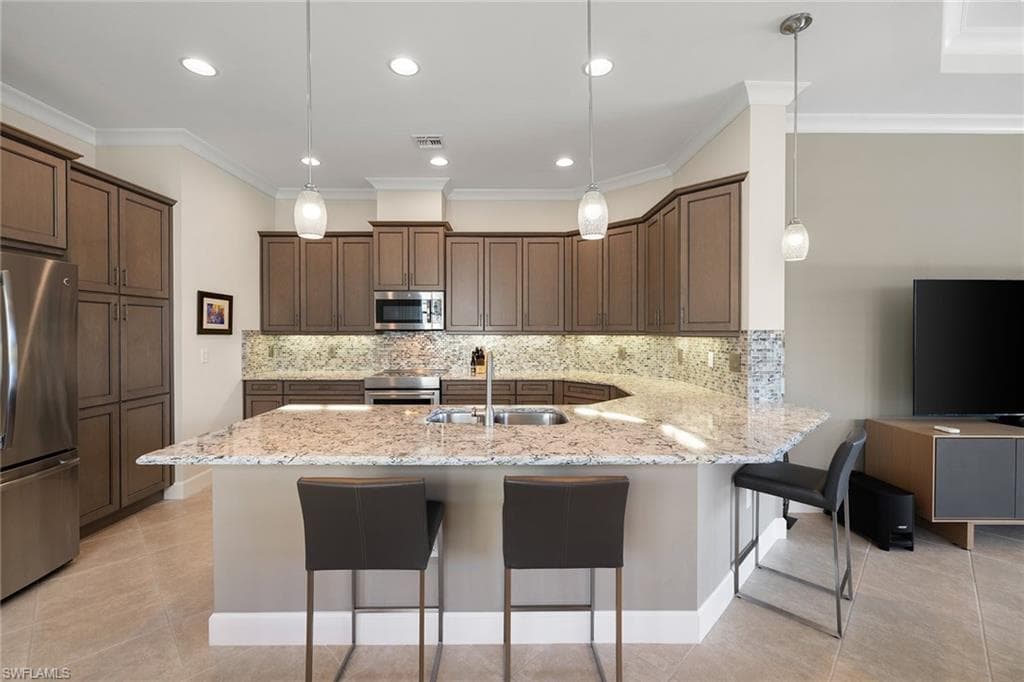 6912 Cay Ct, Naples, FL 34113-9