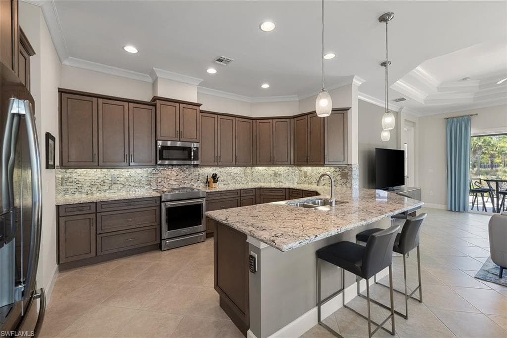 6912 Cay Ct, Naples, FL 34113-8