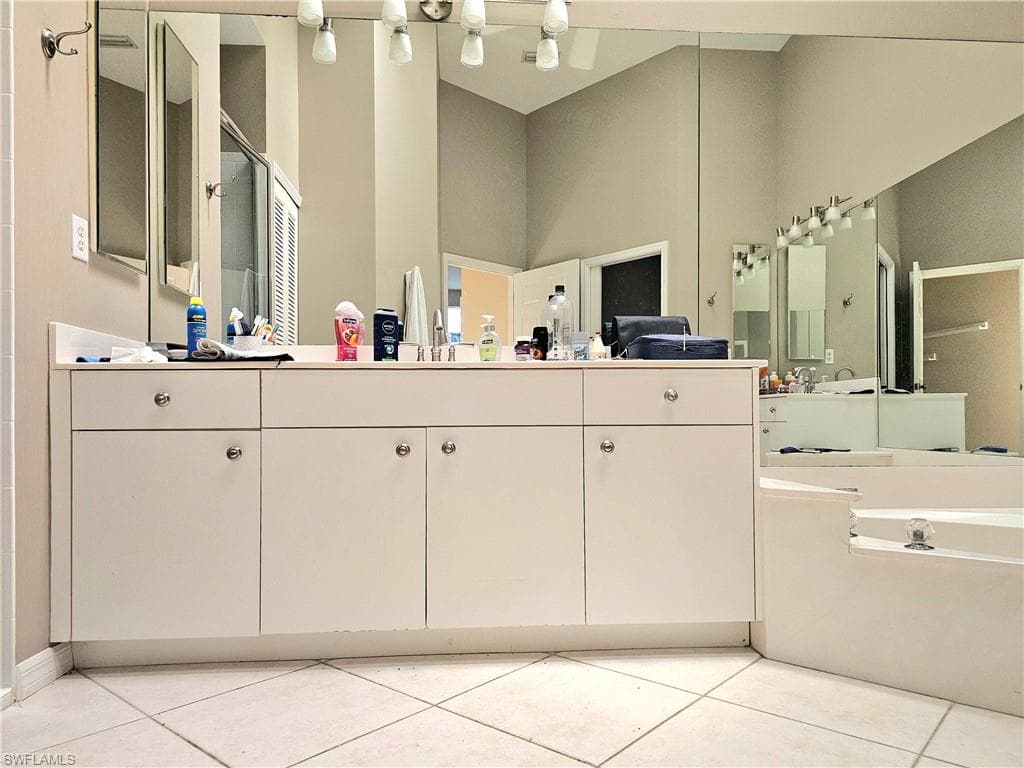 19343 Silver Oak Dr, Estero, FL 33967-33