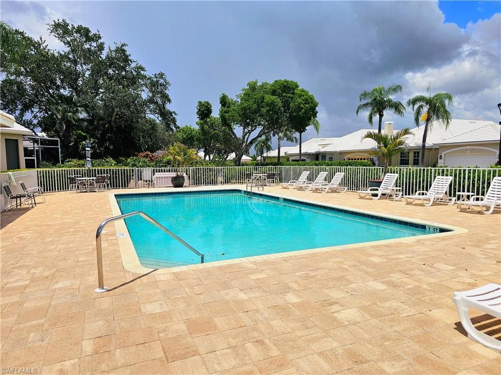 19343 Silver Oak Dr, Estero, FL 33967-39