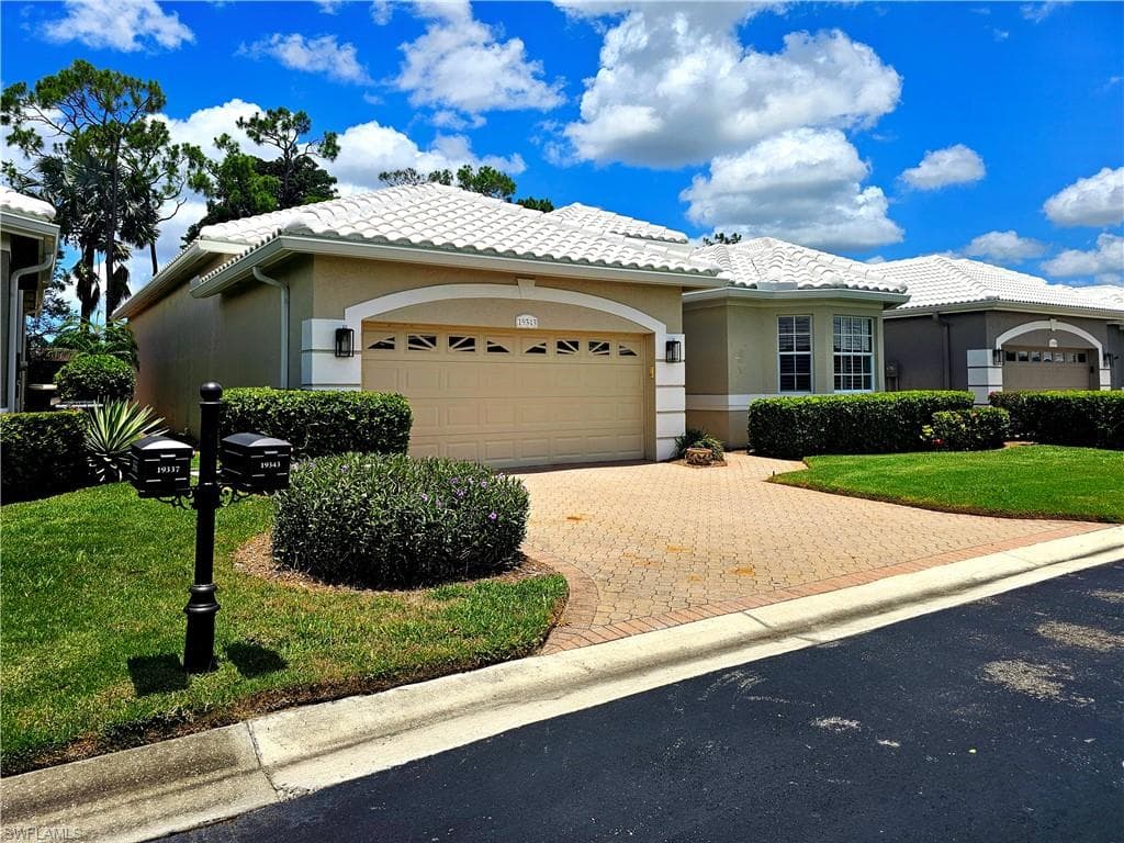 19343 Silver Oak Dr, Estero, FL 33967-7