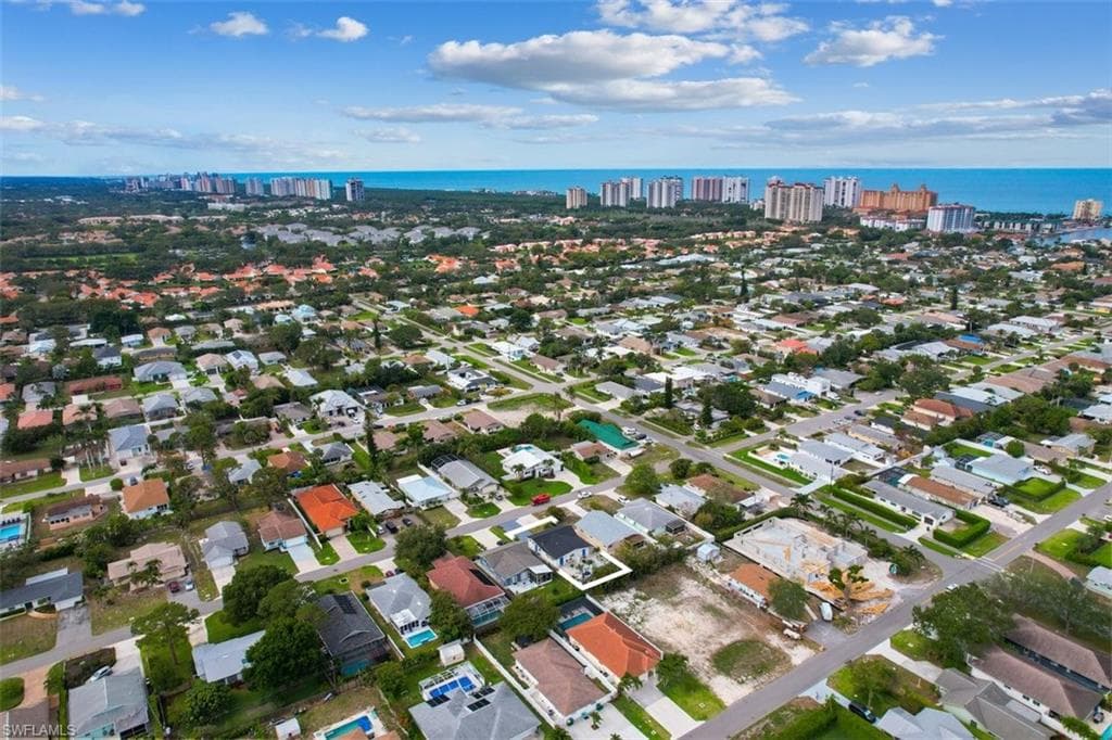 717 95th Ave N, Naples, FL 34108-11