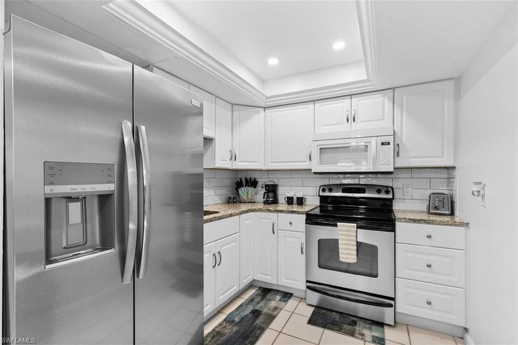 717 95th Ave N, Naples, FL 34108-19
