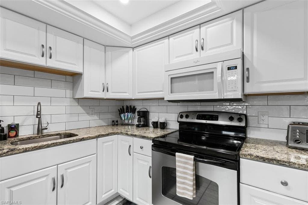 717 95th Ave N, Naples, FL 34108-20