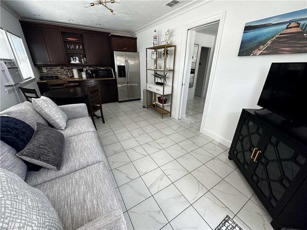 717 95th Ave N, Naples, FL 34108-27