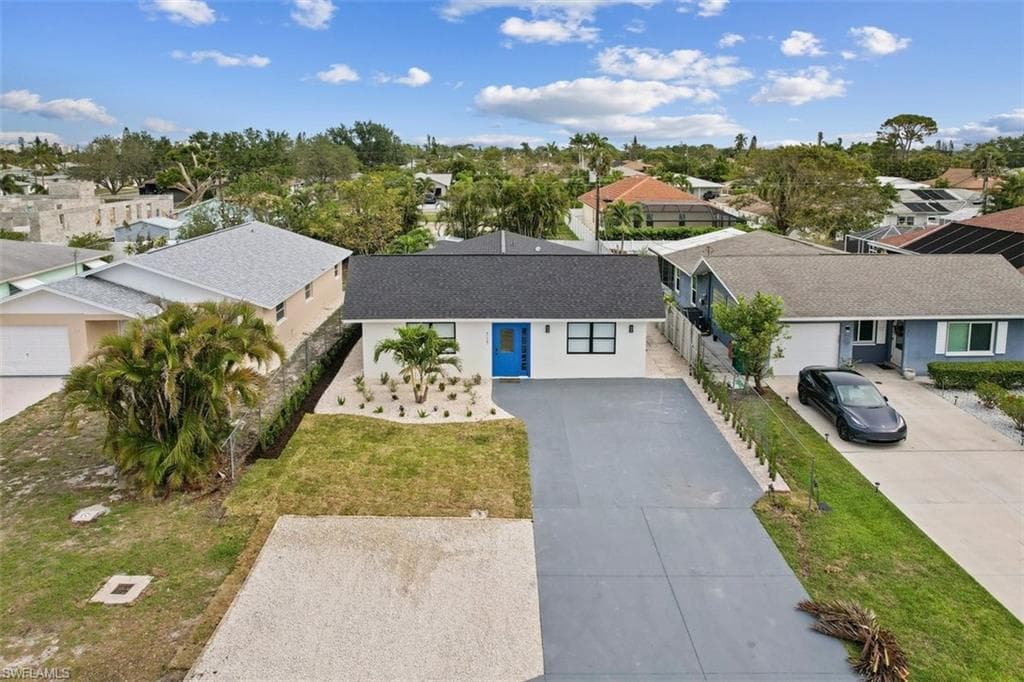 717 95th Ave N, Naples, FL 34108-2
