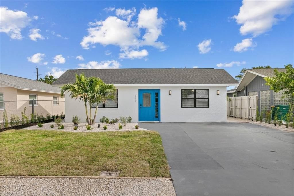 717 95th Ave N, Naples, FL 34108-3