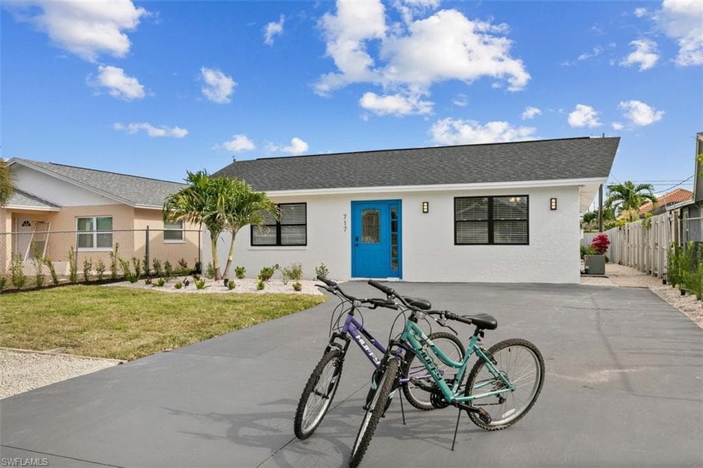 717 95th Ave N, Naples, FL 34108-4