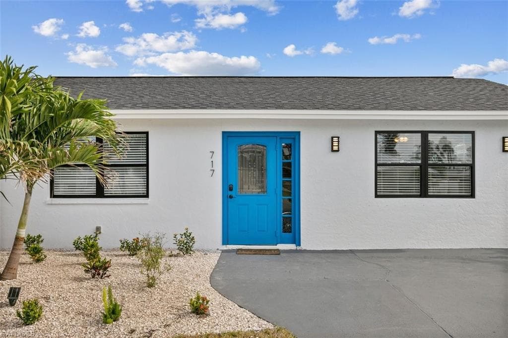 717 95th Ave N, Naples, FL 34108-5