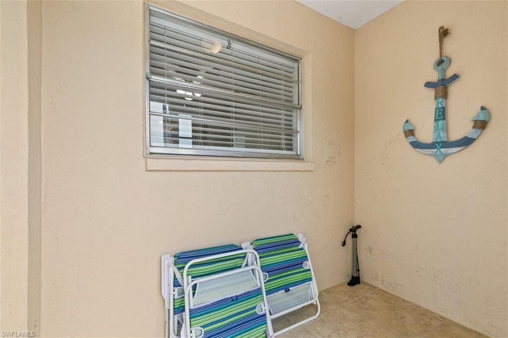 717 95th Ave N, Naples, FL 34108-7