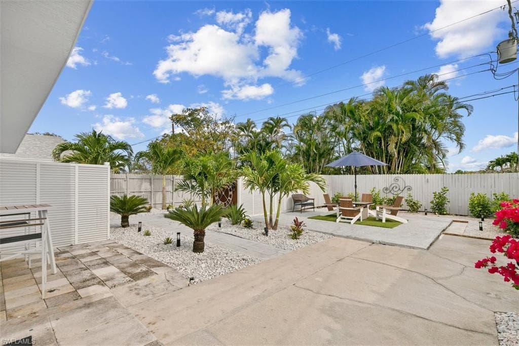 717 95th Ave N, Naples, FL 34108-8