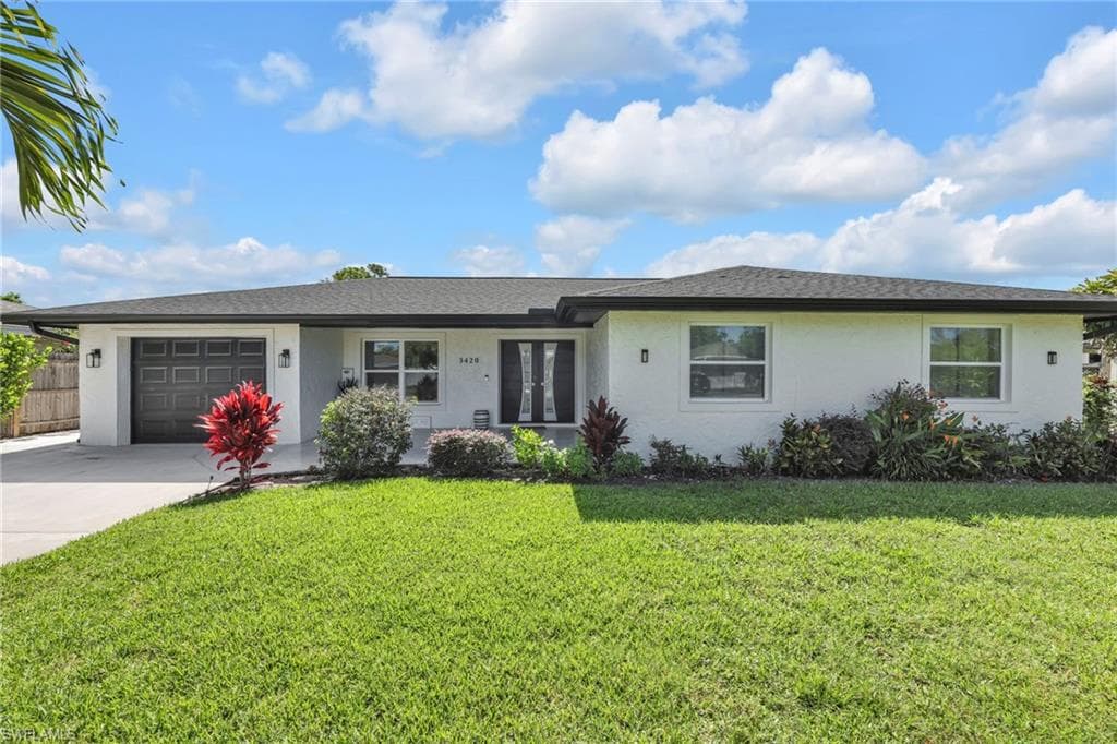 3420 Balboa Cir W, Naples, FL 34105-1