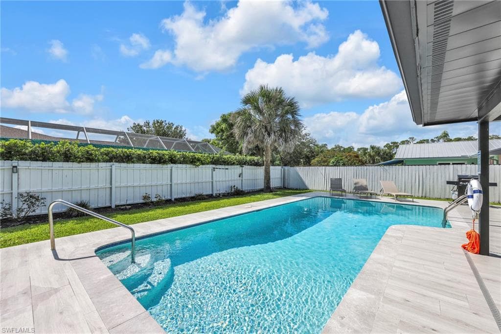 3420 Balboa Cir W, Naples, FL 34105-28