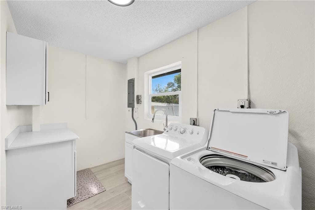 3420 Balboa Cir W, Naples, FL 34105-32