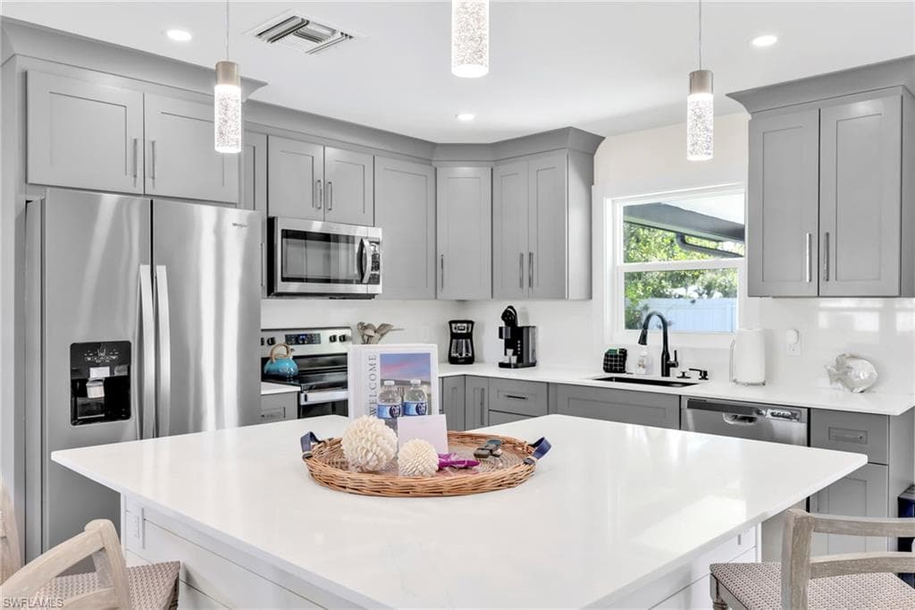 3420 Balboa Cir W, Naples, FL 34105-5