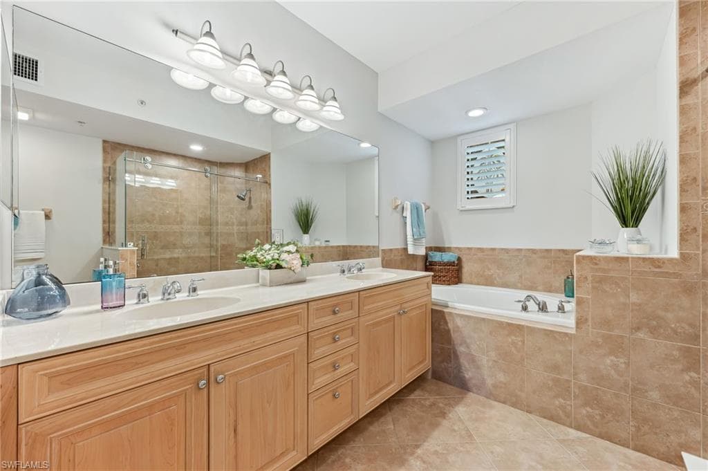 6666 Alden Woods Cir 101, Naples, FL 34113-16