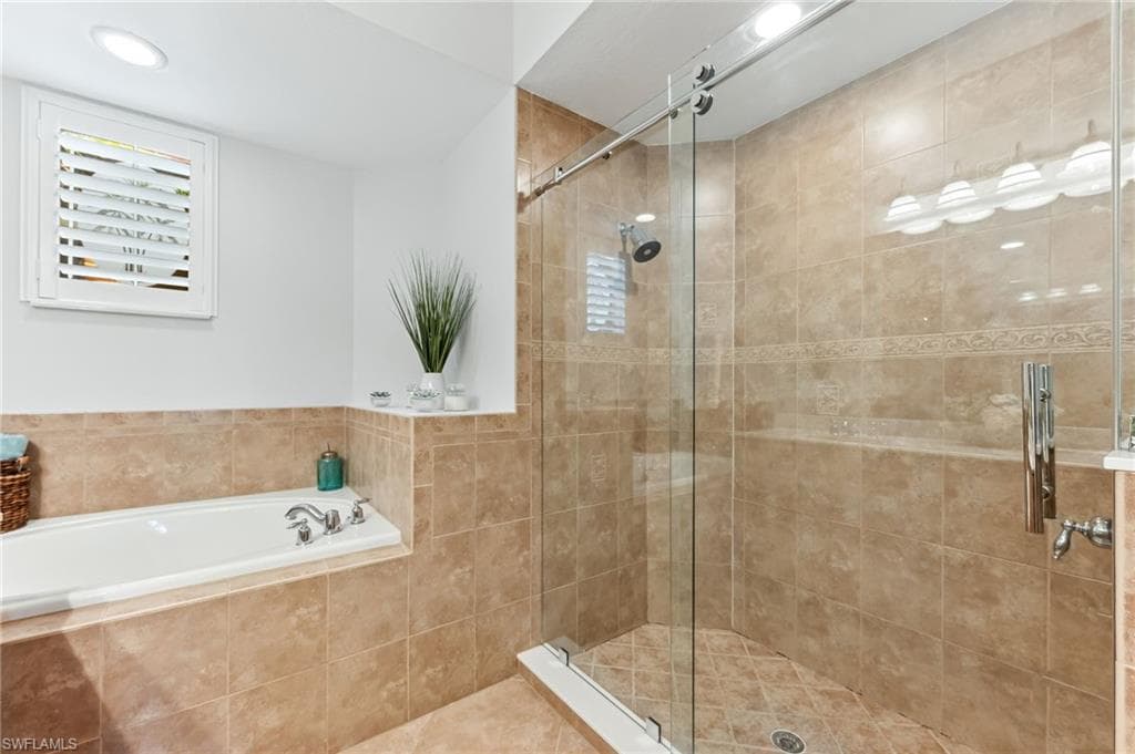 6666 Alden Woods Cir 101, Naples, FL 34113-17
