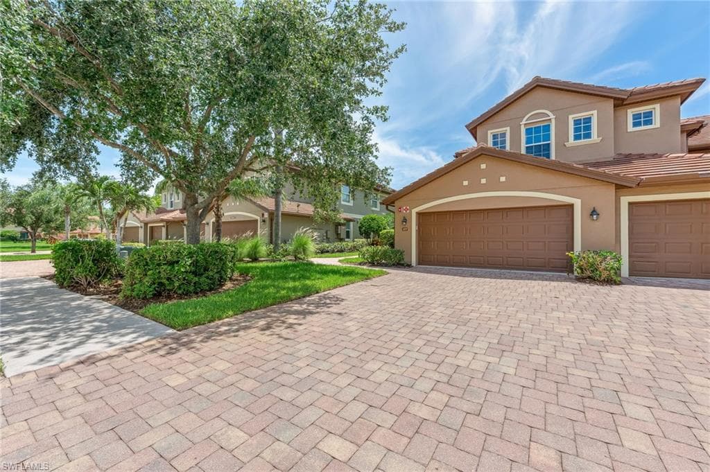 6666 Alden Woods Cir 101, Naples, FL 34113-1