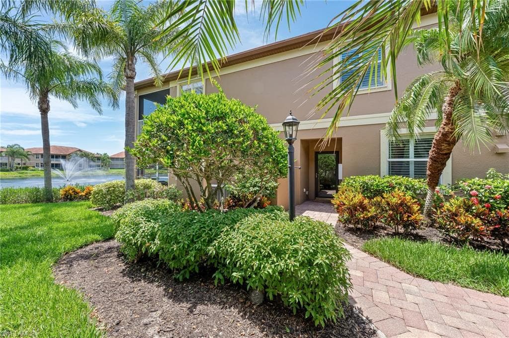 6666 Alden Woods Cir 101, Naples, FL 34113-3